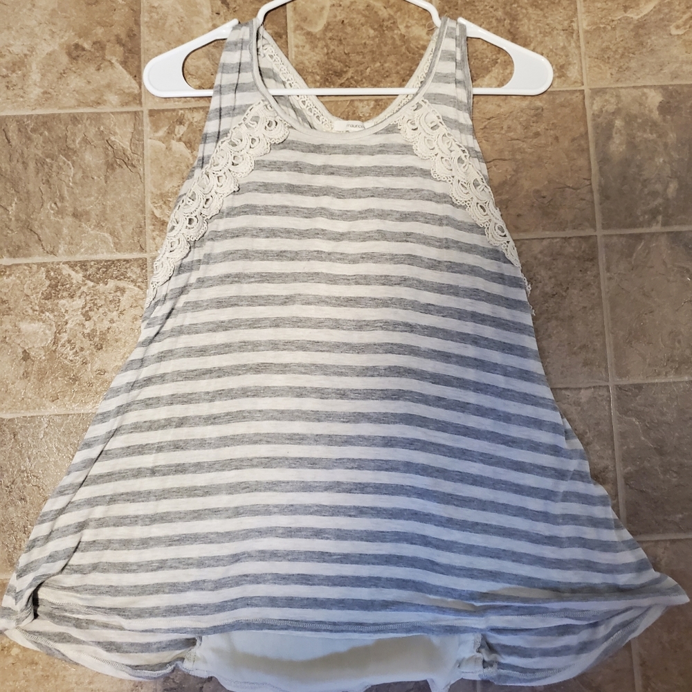 Maurices gray & white tie-back tanktop size Large!